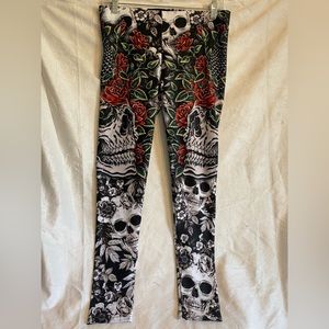 Gearbunch Skulls and Roses leggings